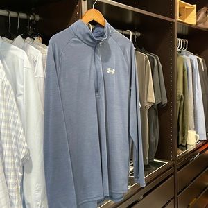 Under Amour mens 1/4 zip, Dry-Fit pull over. XXL Navy blue.